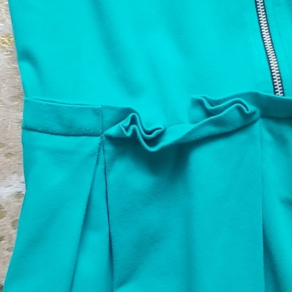 Eshakti Green Fit & Flare Short Collar Front Zip Dress w Detail at Waistline - Picture 5 of 12